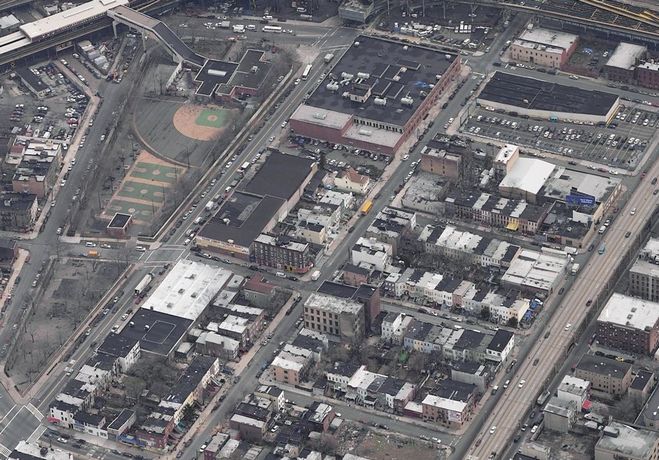 Callahan & Kelly Park: Callahan & Kelly Park - FULTON et TRUXTON STS